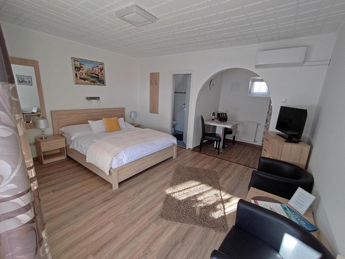 Szecsenyi Apartman Heviz Exterior photo